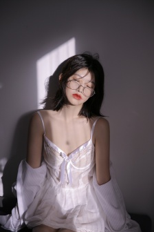 色情大尺度吃奶做爰